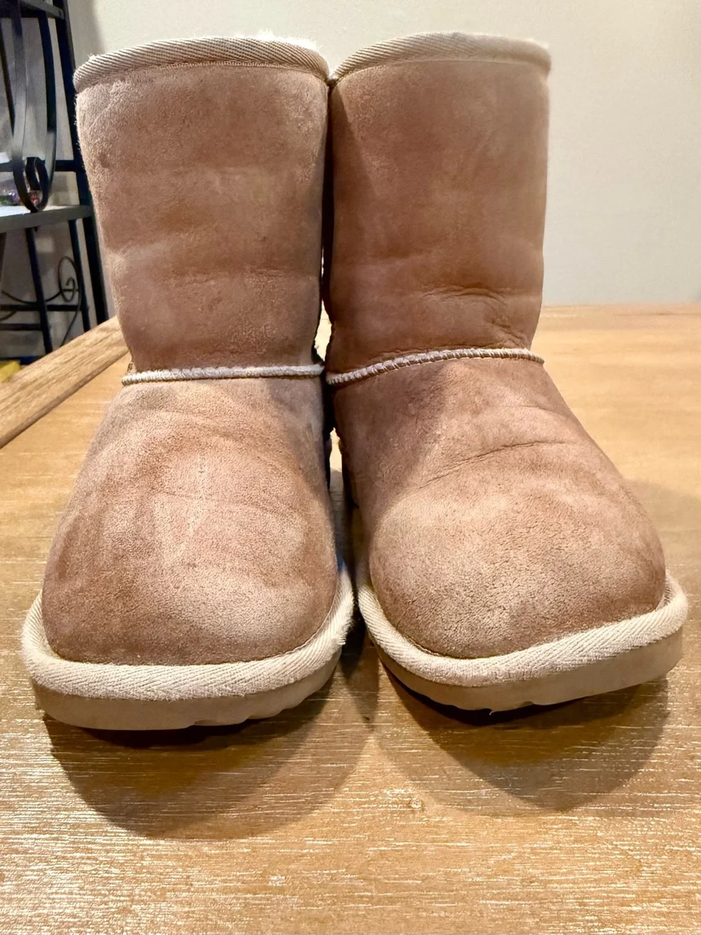 UGG Youth Classic Short Sheepskin Boot Beige Sz US 3 EU 35